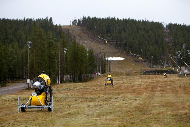Øv-situation. Mange europæiske skisportssteder sukker i øjeblikket efter sne og koldere temperaturer, nu hvor skisæsonen går igang. Billedet her er fra Finland for år tilbage. 
