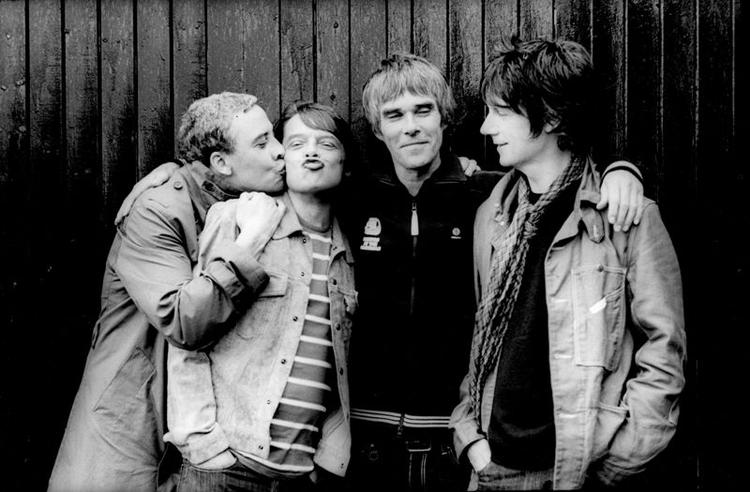 Genopstået. The Stone Roses har meldt sig klar til at fremføre klassikerne 'I Wanna Be Adored', 'She Bangs the Drums', 'Love Spreads' og resten af materialet fra deres to album på NorthSide Festival 2012. 