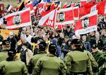Ekstremisme. Tætte forbindelser mellem det nynazistiske parti NPD og den højreekstremistiske terrorgruppe med mindst ti liv på samvittigheden kan føre til forbud mod partiet.