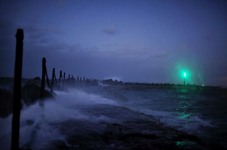 STORM. Vandstanden i det nordøstlige Sjælland og visse områder omkring Limfjorden var så høj under stormen, at der var tale om stormflod. 