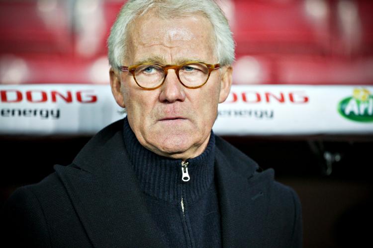 TRAGIKOMISK. Danmark skal være heldige for at gå videre ved EM 2012, mener Morten Olsen. 