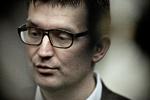 efterforskes. Troels Lund Poulsen har udtalt, at han intet har at skjule. Den åbenhed skal han nu til at vise over for undersøgelseskommissionen. 