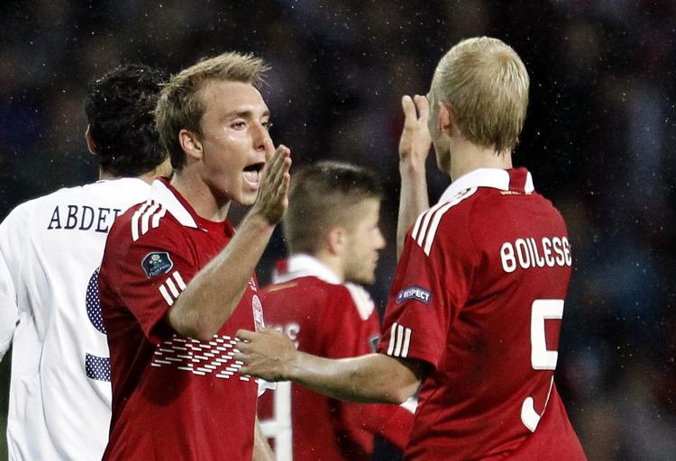 TILFREDS. Christian Eriksen (tv) og Nicolai Boilesen får mulighed for at møde flere af deres holdkammerater fra Ajaz ved EM i Polen og Ukraine. 