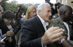 Libertiner. Bredal inddrager historien om Dominique Strauss-Kahn og den franske tradition, som tillader det libertinske og det oplyste. 