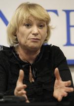 Valgfusk. Chefen for Ruslands eneste uafhængige valgobservatørgruppe Golos, Lilija Sjibanova, er blevet tilbageholdt i flere timer lørdag, da russisk politi ville undersøge hendes computer. 