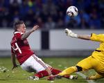 skarpretter. Nicki Bille forsøger sig mod mål i en kamp for det danske U21-landshold. 
