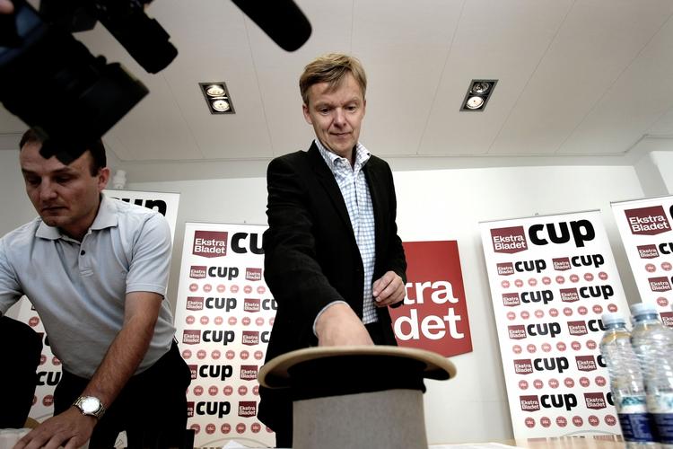 LÆK. Trods afsløringen af spindoktor Peter Arnfeldts rolle i Helle Thorning-Schmidts skattesag behøver kilder ikke at frygte for deres fortrolighed. 