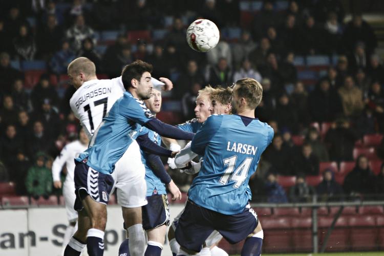 0-0. Topkampen mellem FCK og AGF blev en underholdende affære, som kun endte målløs på grund af to gode målmænd. 