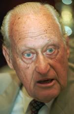 korruptionsmistanke. Tidligere Fifa-præsident  Joao Havelange har indtil nu siddet i den olympiske komité trods sin meget høje alder. 