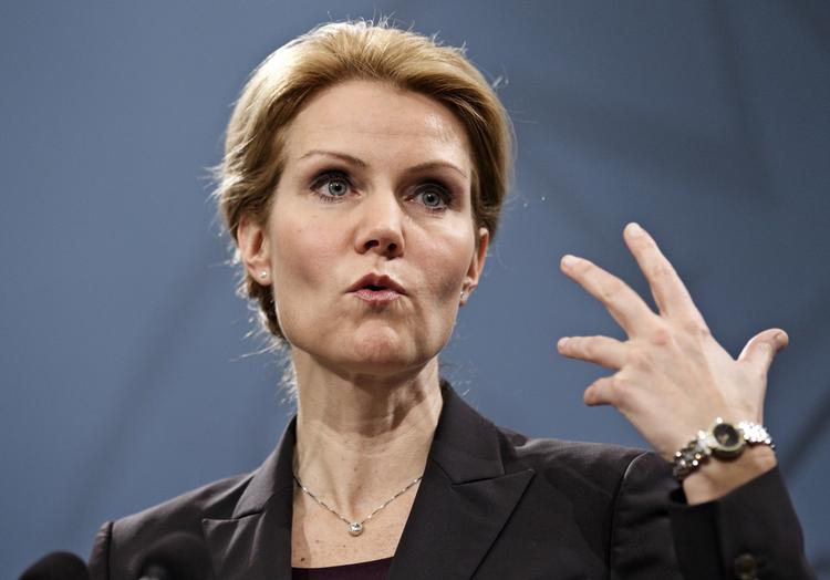 Tavs. Helle Thorning-Schmidt har overladt det til sin skatteminister, Thor Möger Pedersen, at tage sig af sagen om lækagen af sin og sin mands skattesag til B.T. 