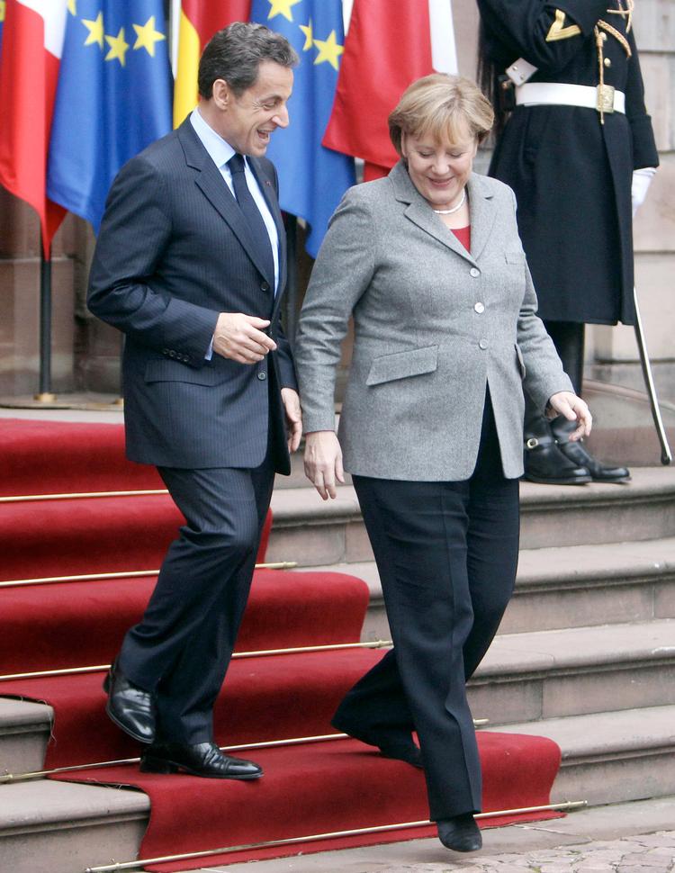 Makkerparret. Frankrigs Nicolas Sarkozy og Tyskland Angela Merkel vil i morgen komme med forslag, der skal garantere Europas fremtid.