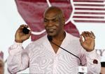 dæmoner. Mike Tyson på talerstolen, da amerikaneren blev optaget i boksernes 'Hall Of Fame' i juni i år. 