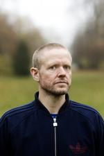 Comeback 'Anden' er først i september næste år aktuel med sit nye one-man-show. Alligevel er han allerede nu ude med riven i medierne. 