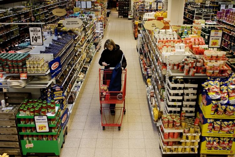 Frås. Danskerne køber alt for meget mad i december måned. (Arkivfoto) 