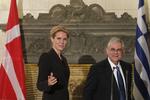 Besøgsven. Helle Thorning-Schmidt på besøg hos sin græske kollega, Lucas Papademos, i Athen i går. På sin lyntur besøgte den danske statsminister også Rumænien og Bulgarien. 