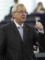 vred. Jean-Claude Juncker kalder Standard &amp; Poor's trussel om at nedgradere eurolandenes kreditværdighed for »en unfair og komplet overdreven beslutning«. 