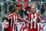 Duo. Arjen Robben (t.h.) scorede to gange på straffespark i lørdags mod Bremen, hvor Kroos (t.v.) fik et gult kort. 