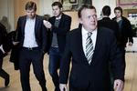 Rådgiver. Mikael Børsting (tv.) efter gårsdagens pressemøde, hvor Lars Løkke Rasmussen blev spurgt om, hvad han vidste om lækagerne omkring Helle Thorning-Schmidts skattesag. 