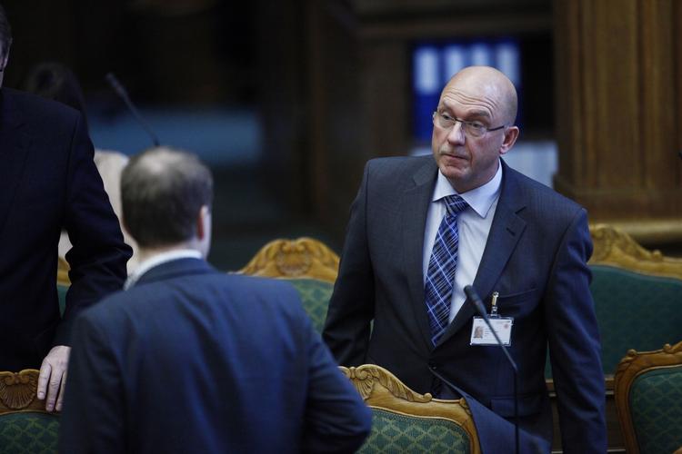 Indskifter. Finn Thranum i Folketingssalen i dag. 