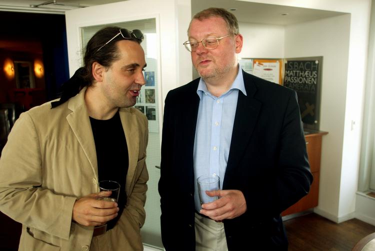 Misere. Torben Weirup (til højre) fra Berlingske, her sammen med maleren Thomas Kluge, har skrevet en misvisende anmeldelse. 