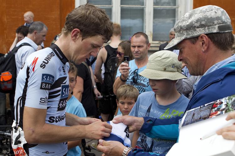 HELDIG. Chris Anker Sørensen kan trods et alvorligt styrt snart være tilbage på cyklen. 