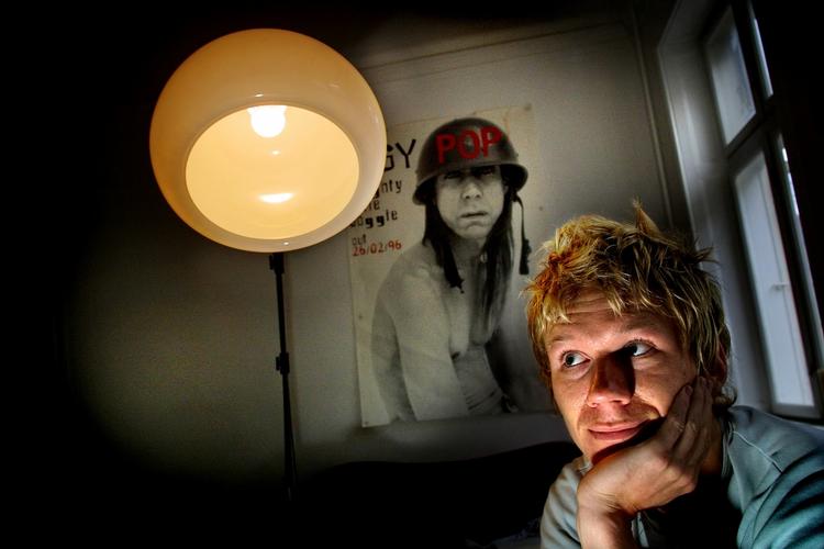 kunst. Den køkkenblå elefant i Jakob Martin Strids billedbog er præcis så farverig, som vi alle sammen ønsker at være på livets lærred. 