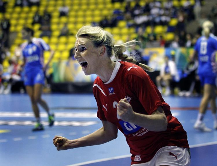 FORSVARSKLIPPE. Mette Melgaard fik sammen med sine holdkammerater lukket godt af i forsvaret. 