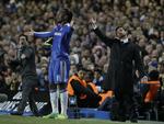 Lettelse. Målscorer Drogba (t.v.) og manager Villas-Boas under mødet med Valencia. 