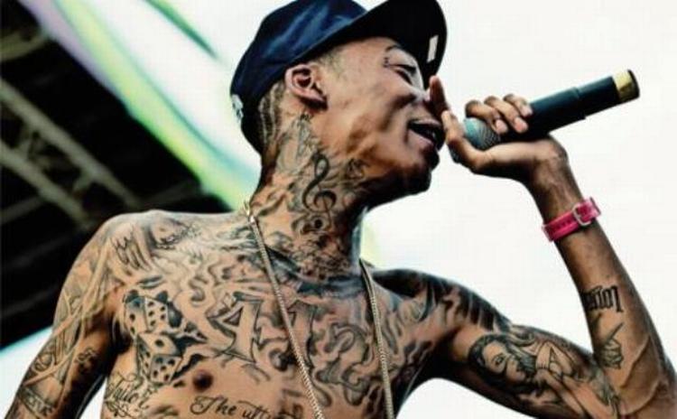 Hot. Med en række ørehængere er den fuldkrops-tatoverede hiphopper Wiz Khalifa et af de nyeste stjerneskud på den amerikanske scene. 