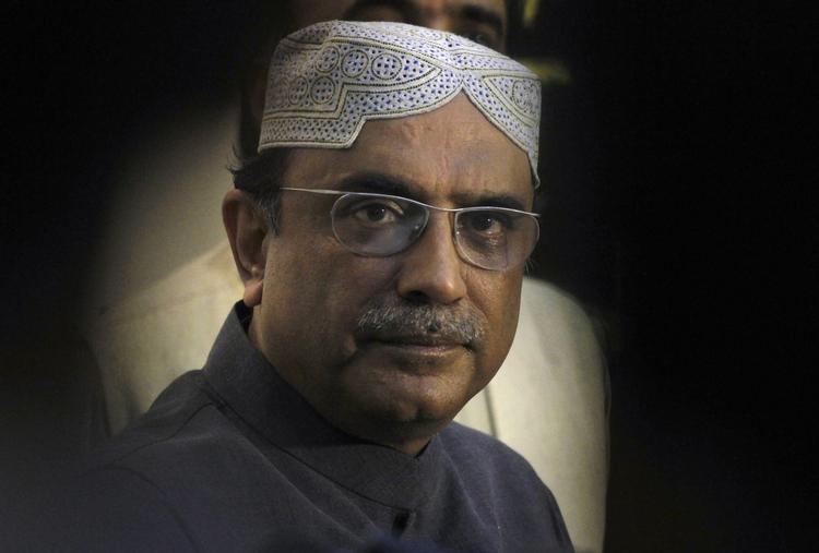 Indlagt. Pakistans præsident, Asif Ali Zardari, er blevet ramt af et mindre hjertetilfælde, og modtager nu behandling på et hospital i Dubai. 