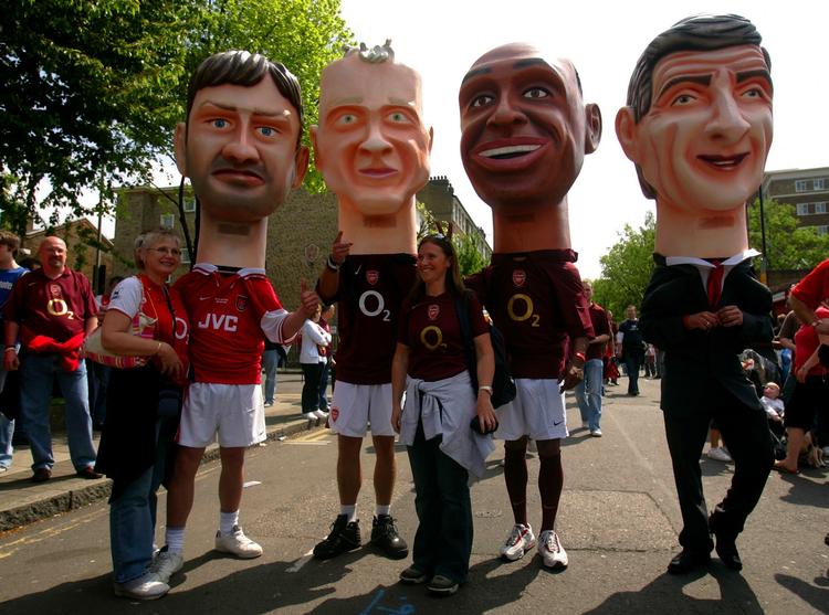 2006. Da Arsenal sagde farvel til deres gamle hjemmebane Highbury for fem år siden havde trofaste fans klædt sig ud som bl.a. Tony Adams, Dennis Bergkamp og Thierry Henry. 