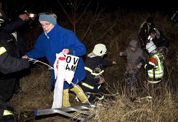 Stormfuldt. For mindre end to uger siden blev Danmark ramt af et kraftigt stormvejr. Det gik blandt andet ud over disse S-togspassagerer, som måtte evakueres, da et træ væltede over køreledningerne. 