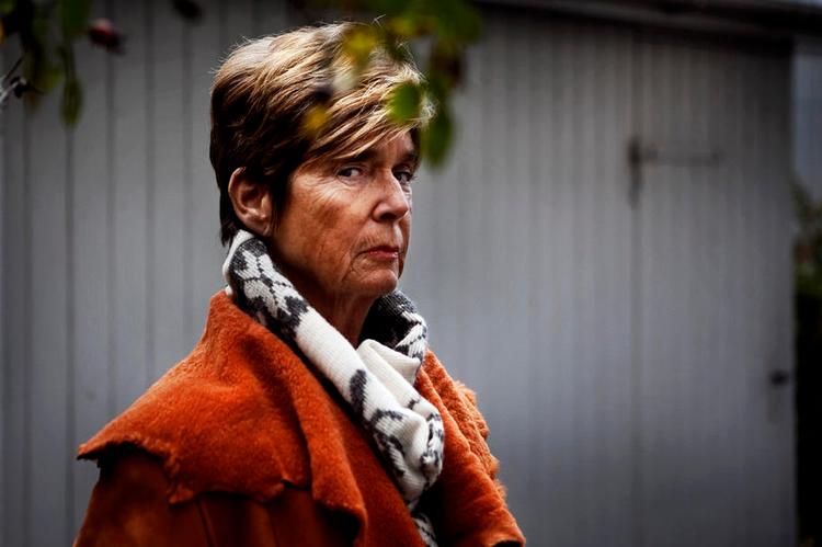 respekt. Som tidligere PET-chef og statsadvokat er Hanne Bech Hansen populær blandt læserne. Anmelderne er dog ikke vildt begejstrede for hendes  skriverier. 