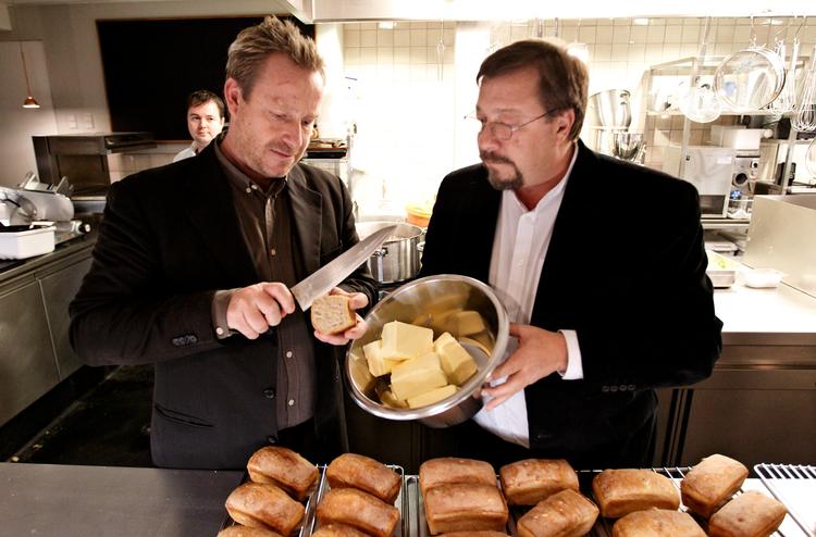 Lækkert. Kom hid, norske gutter og jenter! En række københavnske spisesteder byder på smør-godter. Sovs med smør, kager med smør, smørrebrød med smør og i det hele taget rigeligt med smør. Som for eksempel hos Bdr. Price. 