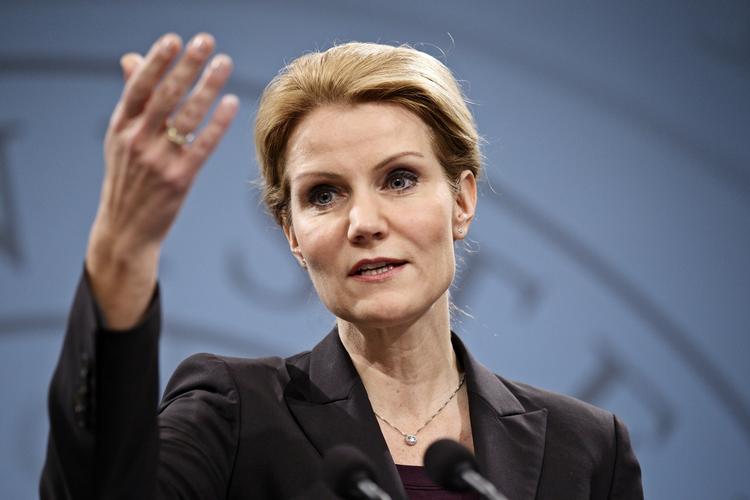 Afgang. Helle Thorning-Schmidt drager til Bruxelles for at deltage i et afgørende møde med sine EU-kolleger i aften med det formål at genskabe tilliden til den europæiske økonomi. 