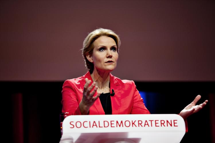 Krisesnak. Helle Thorning-Schmidts første nytårstale bliver præget af krisen. 
