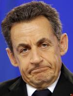 træt. Det er ikke os, der skaber et EU i to hastigheder, siger Nicolas Sarkozy, efter at det i nat ikke lykkedes at få alle EU-lande med til en traktatændring, som skal genopbygge tilliden til euroen. 