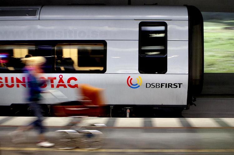 Problemer. De danske myndigheder kan fratage DSBFirst dets  licens til at køre på Kystbanen. Selskabet har på grund af en »beklagelig« kommunikationsfejl fået to uger mere til at svare Trafikstyrelsen om sin økonomiske ballast. Foto: Finn Frandsen 