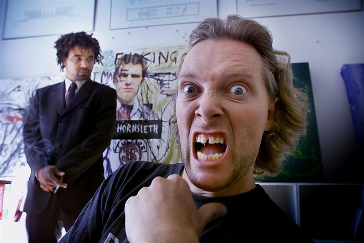 overtrædelse. Hoffotograf Steen Brogaard mener, at Kristian Hornsleth ulovligt har brugt et af hans fotografier i maleri. I baggrunden en af Hornsleths tidligere managers. (arkivfoto) 