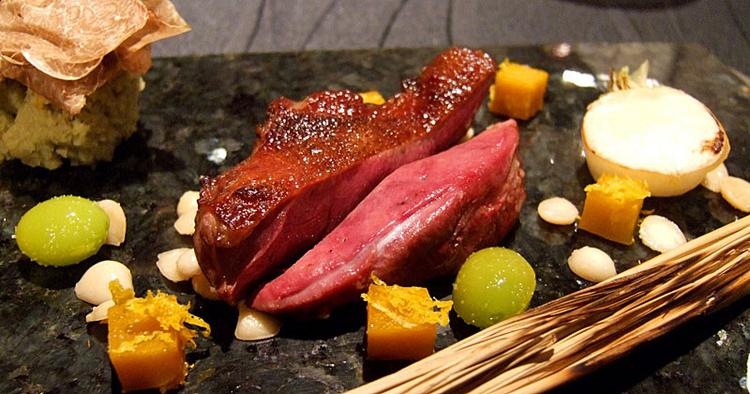 VERDENSTOP. Restauranten Ryugin i Tokyo er netop hoppet fra to til de eftertragtede tre Michelin-stjerner. 