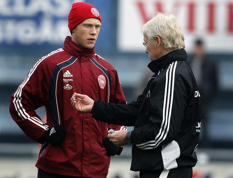 EM-chefen. Morten Olsen (t.h.) har gjort det klart, at unge Jørgensen skal have masser af spilletid i benene, hvis han skal gøre sig forhåbninger om at komme med til EM. 