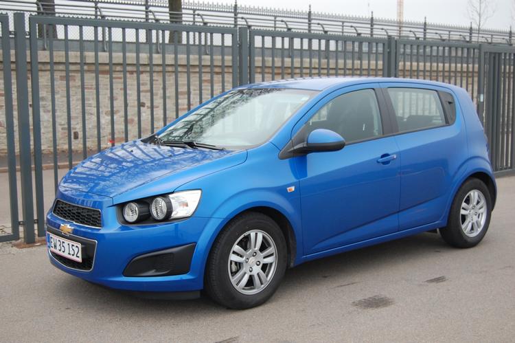 VOKSEVÆRK. Chevrolet Aveo er nu en af de største biler i sin klasse. Derfor er der god plads på bagsædet. 