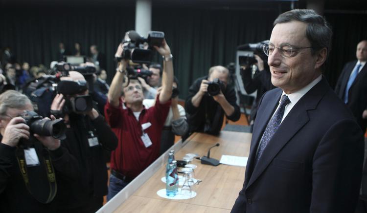 ECB. Mario Draghi under EU-topmødet i går, hvor også chefen for den Internationale Valutafon IMF, Christine Lagarde var tilstede. 