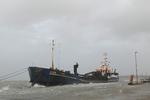Storm. Især Nordjylland mærkede til det kraftige blæsevejr. Her er det et fartøj i Løgstør, der kæmper med elementerne. 