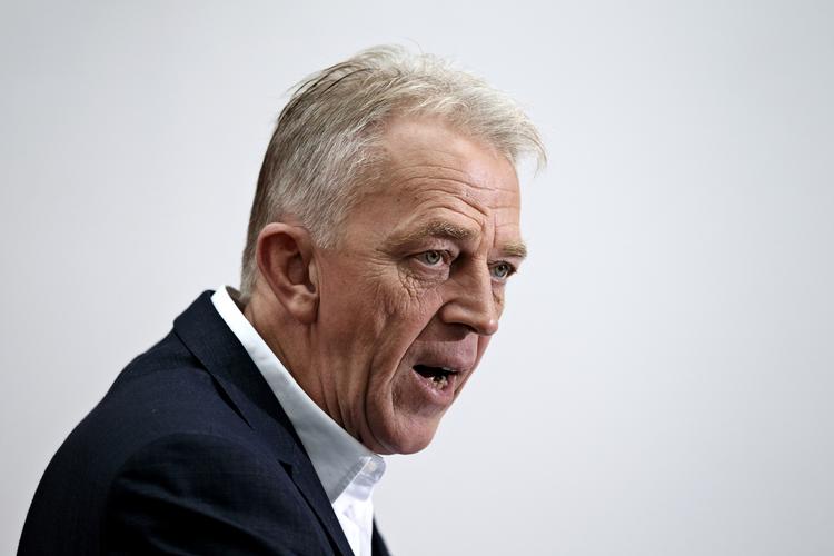 Foreign Minister Villy Søvndal "..we should be willing to go far in order to force the Iranians back to the negotiating table". Archive. 