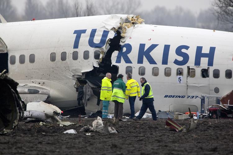Ulykke. I februar 2009 styrtede et fly fra Turkish Airlines ned under indflyvningen til Amsterdam. 