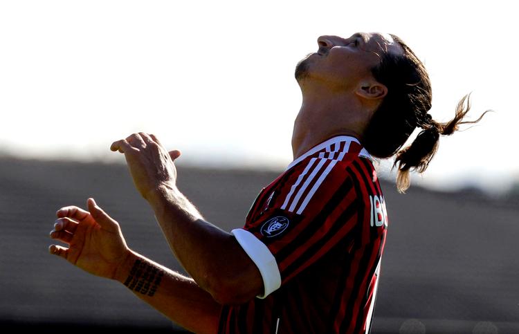 bestseller. Zlatan Ibrahimovich har succes på fodboldbanen, og nu er han også blevet en succes på biblioteket. 