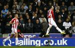 Jubi. Stoke City's Matthew Etherington (th.) fejrer målscoring. 