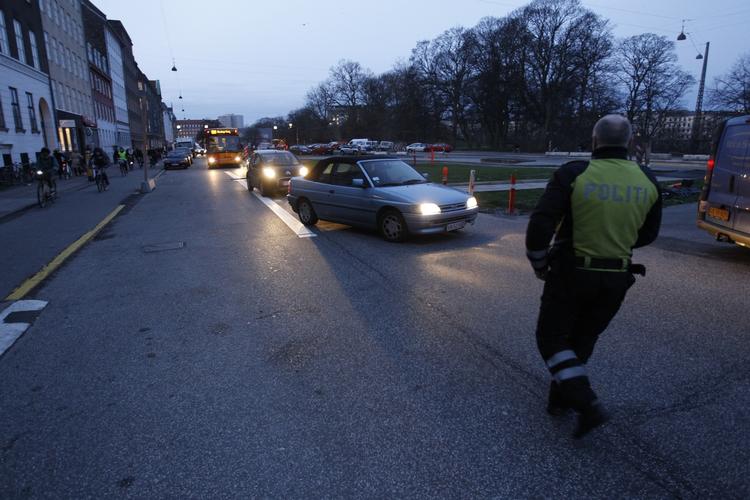 trafikkaos. Omkring klokken 8 mødte så politiet sig nødsaget til at møde op ved Nørreport Station for at dirigere trafikken. 