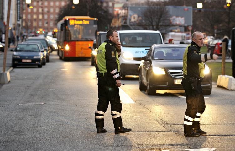 trafik. Nørreport station er spærret for gennemkørende trafik frem til foråret 2014 på grund af ombygning og renovering af stationen. Politiet forsøgte at løsne op for den tætte trafik. 